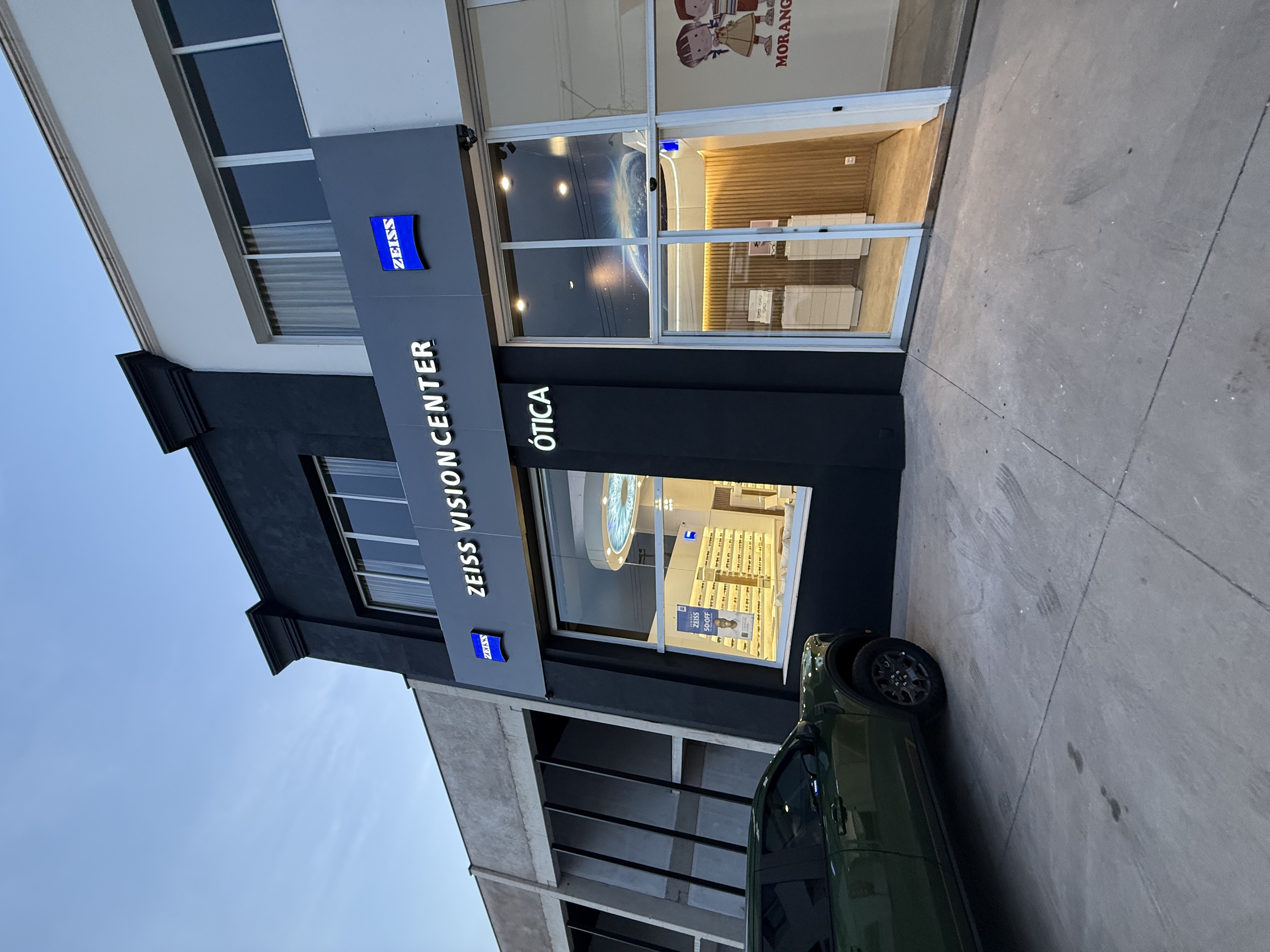 Fachada da Zeiss Vision Center Jaú